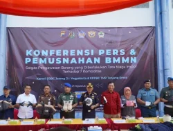 Danpomdam IV/Dip Hadiri Konferensi Pers dan Pemusnahan Barang Milik Negara