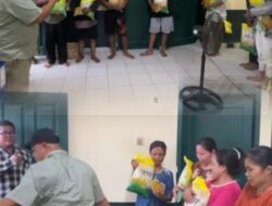 Hujan Lebat Tak Menghalangi Kepedulian, PT Green Palma Riau Jaya Salurkan 2 Ton Sembako untuk Warga Kepau Jaya dan Karyawan